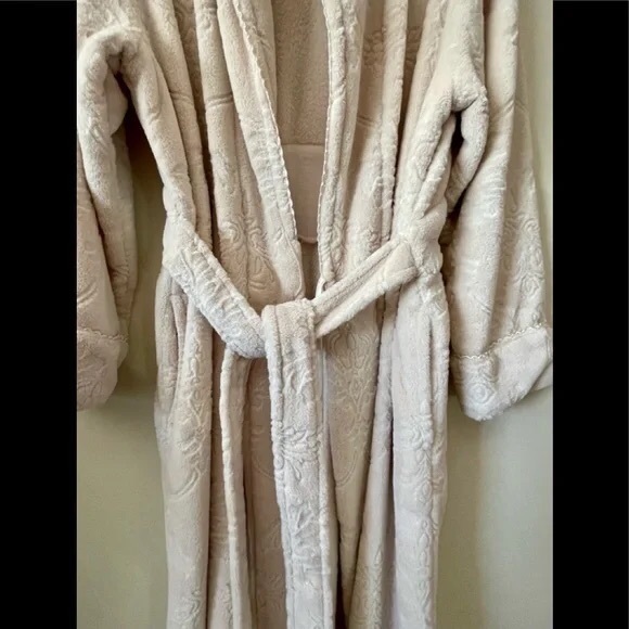 Stan Herman super-soft textured cream-colored robe EUC - Picture 12 of 12